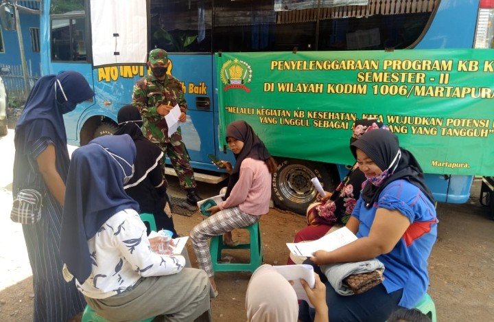 Kodim 1006 Bersama Dinas DP2KBP3A Kabupaten Banjar Lakukan Sosialisasi KB Kesehatan 5 Screenshot 2020 10 18 07 41 22 12 965bbf4d18d205f782c6b8409c5773a4