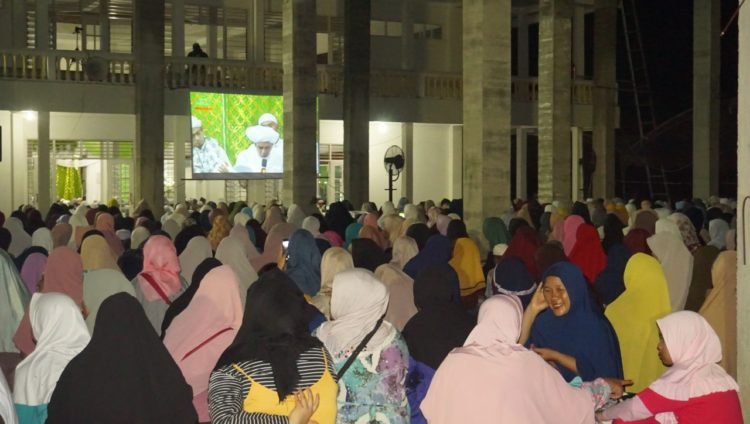 Ribuan Jamaah Doakan Guru Zuhdi Panjang Umur