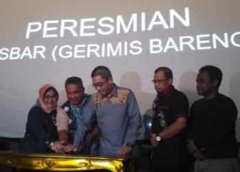 Nadjmi – Jaya Resmikan Bioskop Misbar (Gerimis Bareng)
