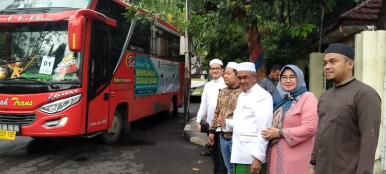 Bupati Banjar Dan Ketua DPRD Kabupaten Banjar Lepas Wisata Religi Ziarah Qubro Tahun Ke 3