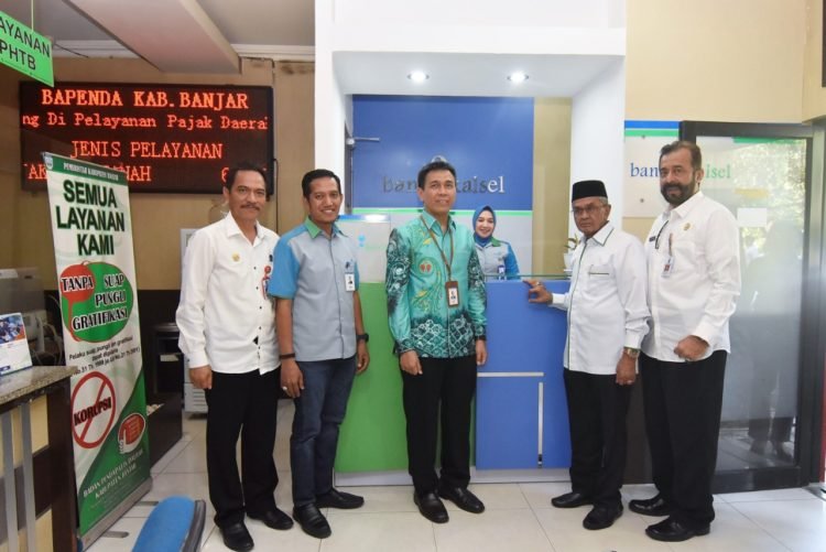 Bupati Resmikan Kantor Kas Bank Kalsel Di Lingkup Pemerintah Kabupaten Banjar