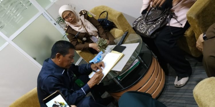 Sri Sudarningsih Sudah Terima Uang Ganti Rugi, Hilman : Ini Berkat Kinerja Baik Pengadilan Negeri dan Kejaksaan Kabupaten Banjar