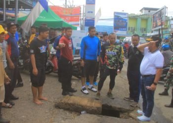 Jelang Pelaksanaan Haul Sekumpul, TNI, Polri, Pemerintah Serta Relawan Gabungan Bersihkan Sekitaran Ar- Raudhah