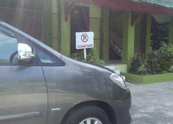 Dosen, Tapi Parkir Sembarangan?