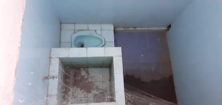 Miris, Toilet Kampus Perikanan ULM Dihuni Sarang Laba-laba