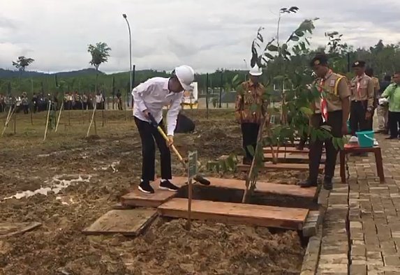 Pembukaan HPN, Terkait Persoalan Sampah, Presiden Jokowi : Masyarakat Harus Diberi Pengertian 7 S00208 08303492
