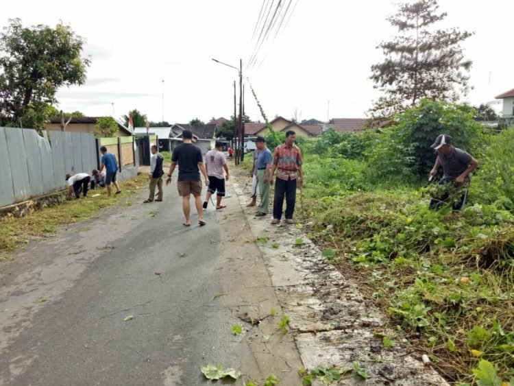 Warga Komplek Kelapa Gading Permai RT.16 Nyatakan Perang