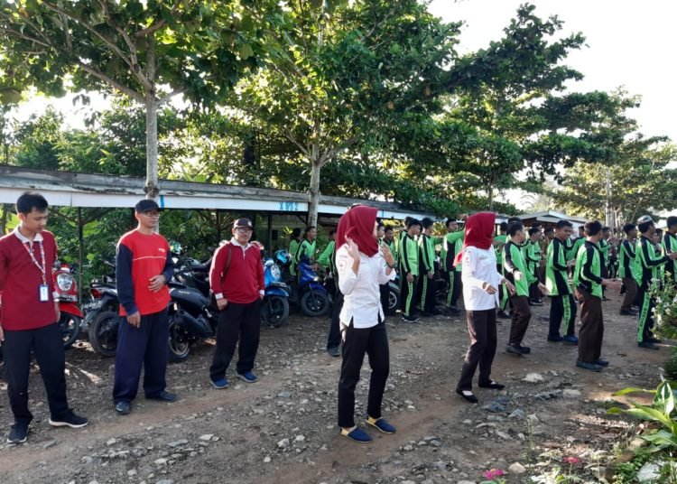 UPT Puskesmas Astambul Bersama PMI Kabupaten Banjar Lakukan Pencegahan DBD Di MAN 2 Banjar