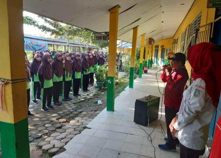 UPT Puskesmas Astambul Bersama PMI Kabupaten Banjar Lakukan Pencegahan DBD Di MAN 2 Banjar
