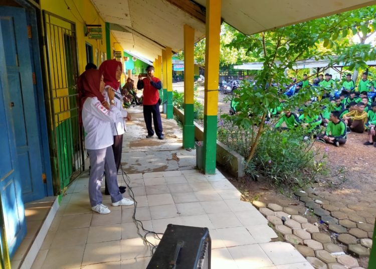 UPT Puskesmas Astambul Bersama PMI Kabupaten Banjar Lakukan Pencegahan DBD Di MAN 2 Banjar