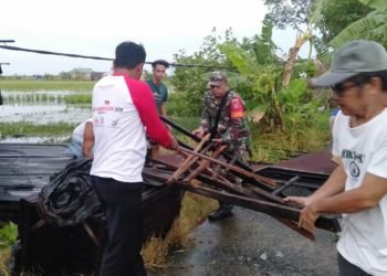 Angin Puting Beliung Terjang Rumah Warga Dua Kecamatan, TNI Turun