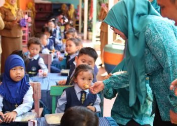 Dinas Perikanan Kabupaten Banjar Ajarkan Gemar Makan Ikan Kepada Anak Usia Dini