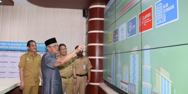 Dinas Kominfo Persentasi Dihadapan Bupati Banjar Tentang Porta Pelayanan Publik