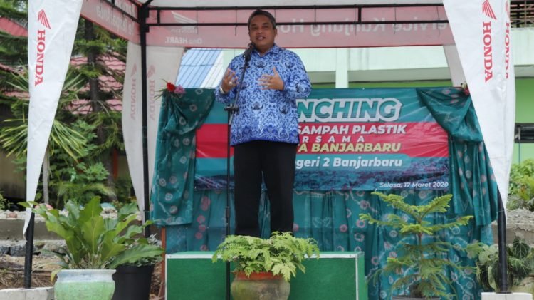 Tak Hanya Perangi Sampah Plastik, Walikota Banjarbaru Ajak Siswa Perangi Corona, Begini Caranya