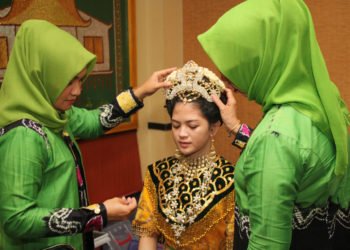 Lestarikan Budaya Adat Dengan Rias Pengantin Banjar