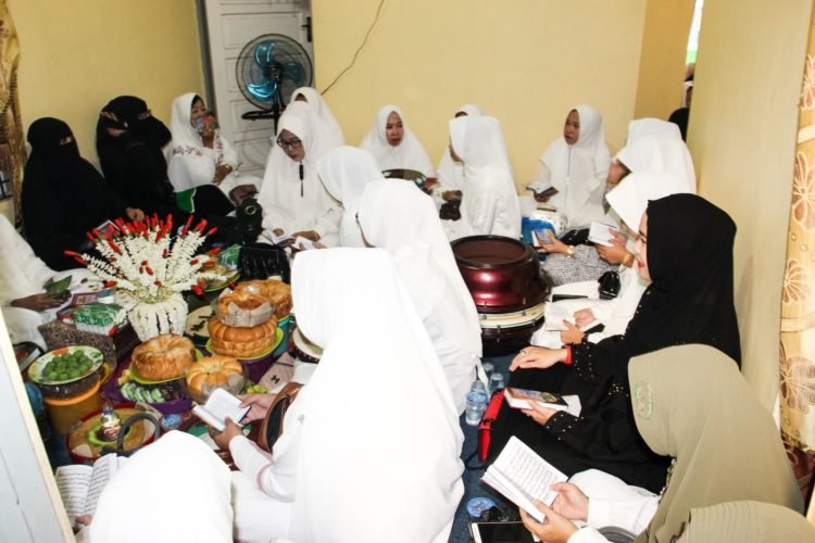 Peringati Haul Guru Sekumpul, Wakil Ketua TP PKK Kabupaten Banjar Ajak Untuk Mengamalkan Apa Yang Telah Diajarkan Beliau