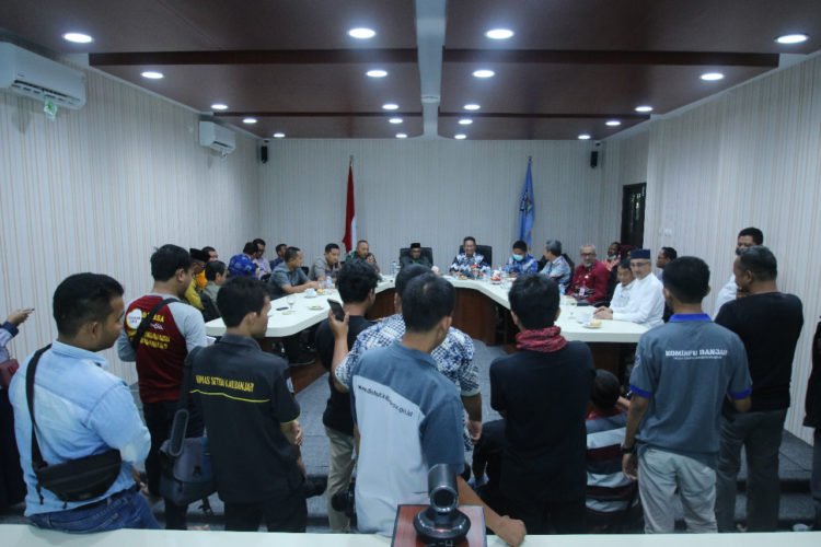 Gelar Video Conference Dengan Gubernur dan Bupati/Walikota Se-Kalsel, Bupati Banjar Himbau Masyarakat Untuk Tidak Panik