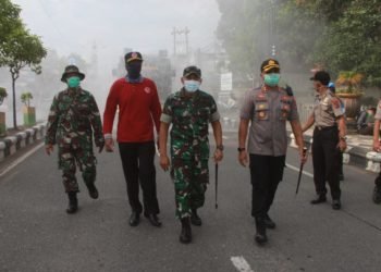 Kerahkan Mobil, Kapolres Bersama Dandim Martapura Sterilkan Jalan