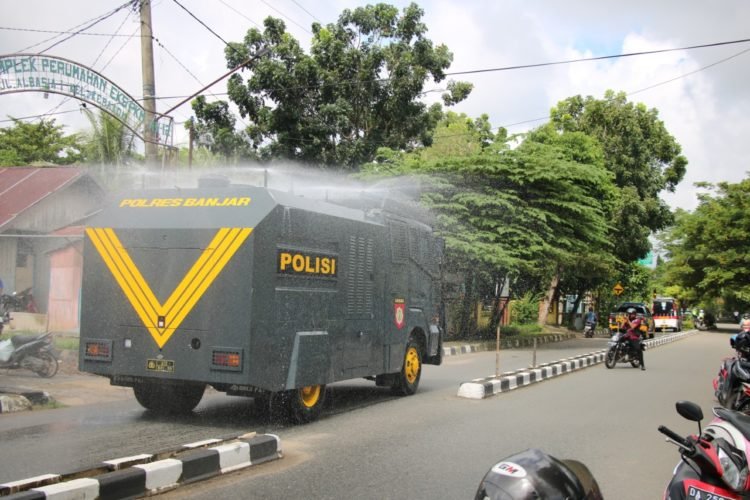 Laksanakan Penyemprotan Disinfektan Di Kabupaten Banjar Yang Dilaksnakan Serentak