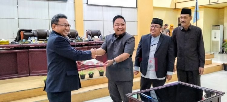 Penyampaian Pokok Pokok Pikiran DPRD Kabupaten Banjar Melalui Sidang Paripuran