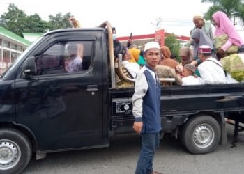 Haul Guru Sekumpul 2020, Damkar Al-Mahera Bantu Jamaah Ibu-ibu Lansia dan Anak-anak Melalui Ini