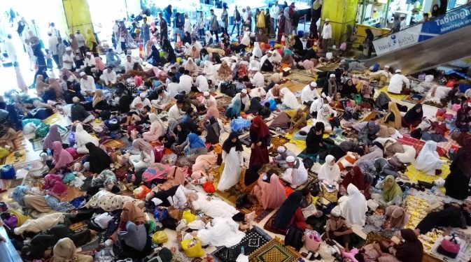 Gallery Photo : Potret Haul Guru Sekumpul 2020 di Lingkungan Qmall Banjarbaru