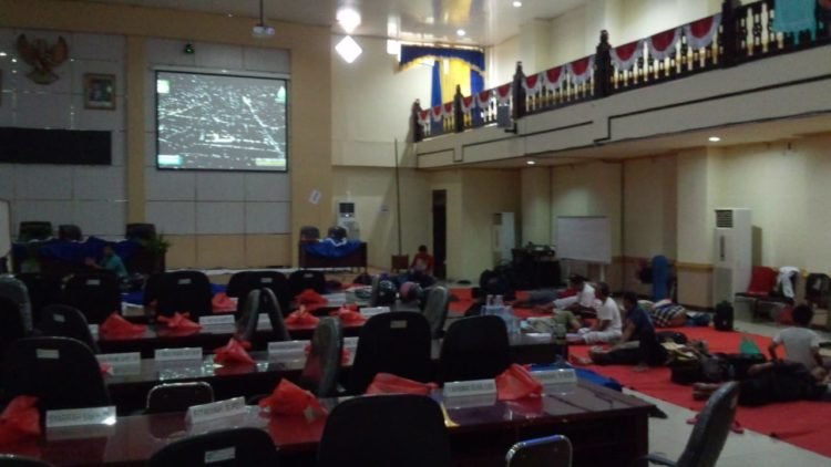 Diluar Dugaan, Direncanakan Hanya 150 Jemaah, Tetapi 350 Orang Yang Nginap Di Kantor DPRD Banjar
