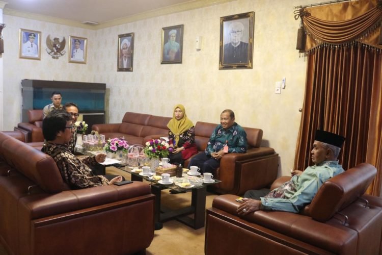 Otoritas Jasa Keuangan Audiensi Dengan Bupati Banjar