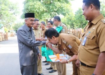 Bupati Banjar Serahkan SPPT PBB Dan DHKP Tahun 2020 Kepada Lima Kecamatan
