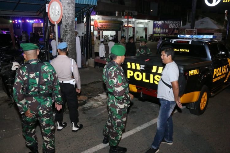 Polres Banjarbaru Himbau Masyarakat Agar Tidak Berkerumun