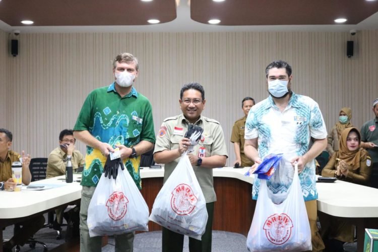 Bantuan APD Dan Vitamin Untuk Perawat Mulai Berdatangan