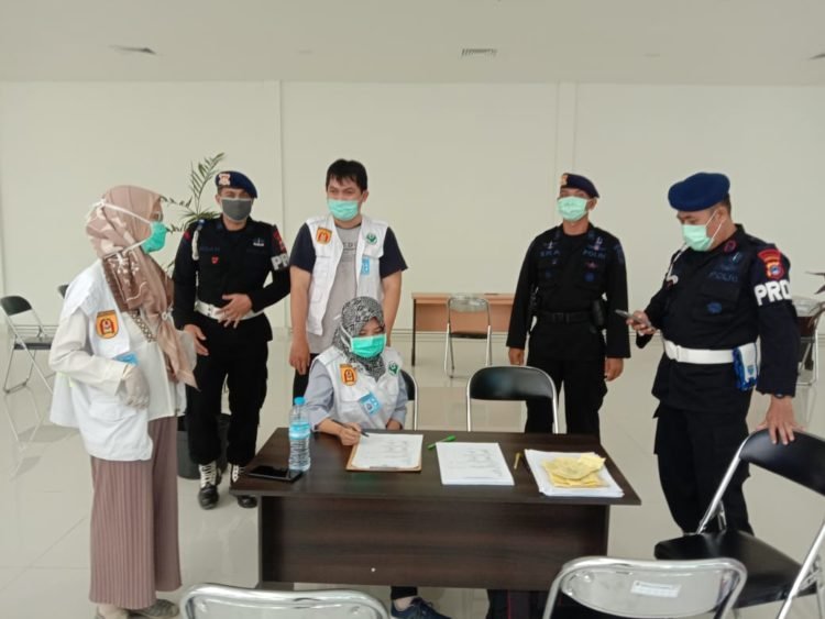 Cegah Pola Sebaran Korona, Pemko Banjarbaru Tempatkan Volunter Di Bandara Syamsudin Noor