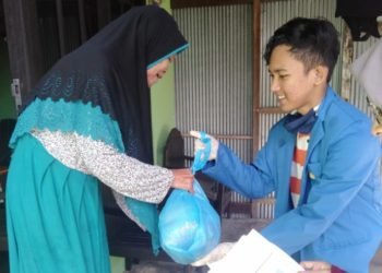 PMII Banjarbaru Bagikan Sembako Untuk Warga