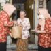 Dharma Wanita Persatuan Bagikan Sembako Dan Masker Di Tiga Kecamatan Di Kabupaten Banjar