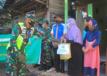 Bakti Sosial Covid – 19, Dandim Martapura Bagikan Paket Sembako