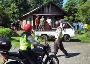Jalan Keluar Masuk Desa Pasar Jati Dijaga Oleh Koramil Dan Aparat Desa Serta Relawan