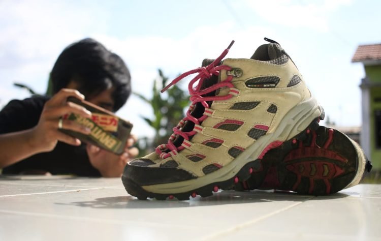 Ditengah PSBB, Gelar Lelang Amal Sepatu Bekas jadi Beras