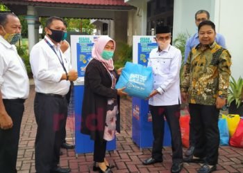BRI Cabang Martapura Sumbang 500 Paket Sembako Dan Wastafel Untuk Pasar Martapura