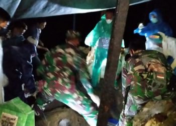 Ketua DPRD Kabupaten Banjar, Dandim 1006 Martapura Dan Kepala Dinas Kesehatan Turun Langsung Kuburkan Jenazah Dini Hari