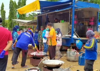 Masak Untuk Buka Puasa Tukang Becak Dan Sahur Untuk Pedagang PPS