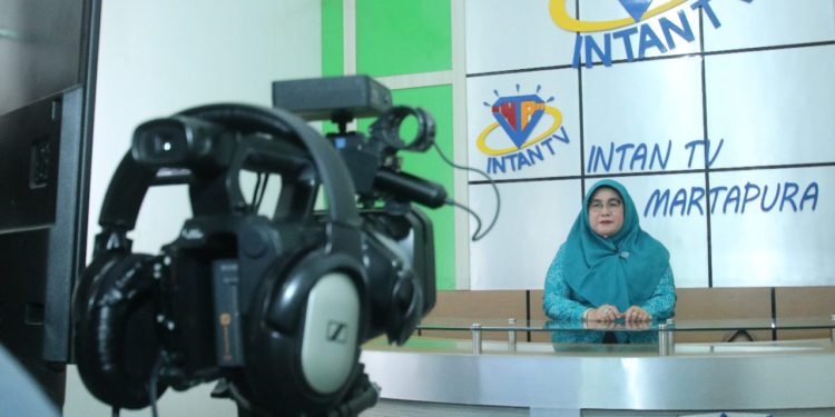 Ketua Tim Penggerak PKK Kabupaten Banjar Kunjungi Studio Intan TV dan Media Center