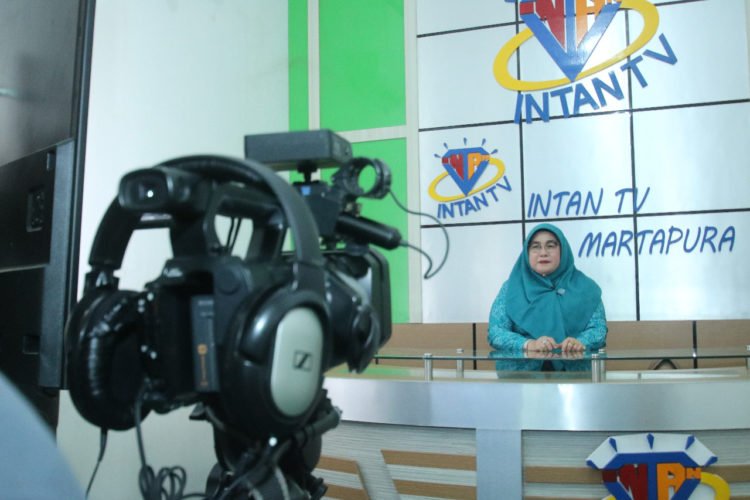 Ketua Tim Penggerak PKK Kabupaten Banjar Kunjungi Studio Intan TV dan Media Center