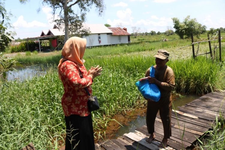 DWP Banjar Serahkan BantuanTerhadap Masyrakat Terdampak Covid-19