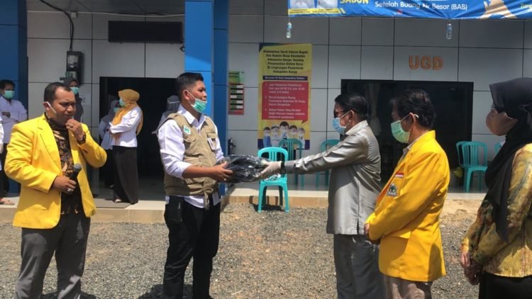 Puskesmas Martapura 2 Dapat Bantuan APD Dari Fraksi Golkar