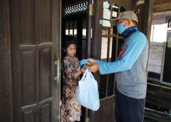 Desa Tambak Anyar Gelar Pembagian Masker Gratis
