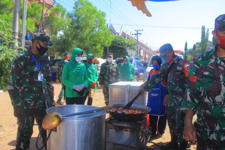 Dapur Umum Covid-19, TNI Dan Polri Kabupaten Banjar Bagikan Nasi Tiap Hari 350 Kotak