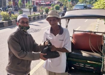 Forsekdesi Kabupaten Banjar Bagikan Sembako Setelah Dilantik