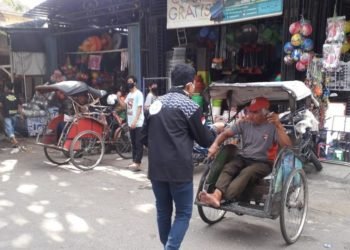 ORMAWA dan UKM FMIPA ULM Bagikan 1000 Masker Kepada Masyarakat