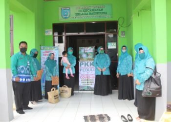 TP PKK Kecamatan Telaga Bauntung Terima Paket Sembako Dari TP PKK Kabupaten Banjar