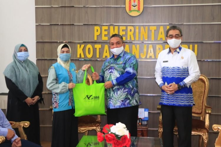 Walikota Terima Bantuan APD Dari Perusahaan Ini